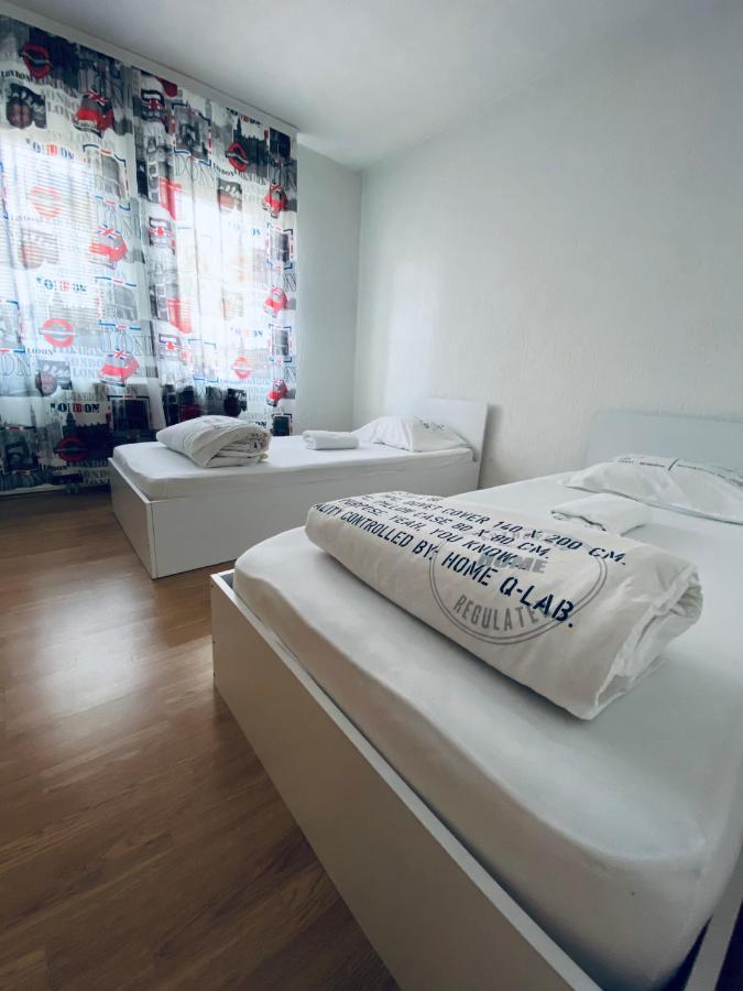 Bus Station Hostel Pristina Eksteriør bilde