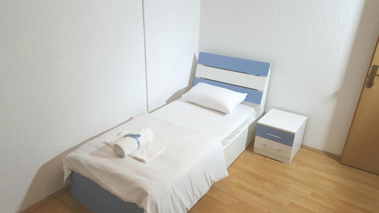 Bus Station Hostel Pristina Eksteriør bilde